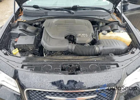 2016 Chrysler 300 Limited z USA, uszkodzony, nr VIN 2C3CCARGXGH167874